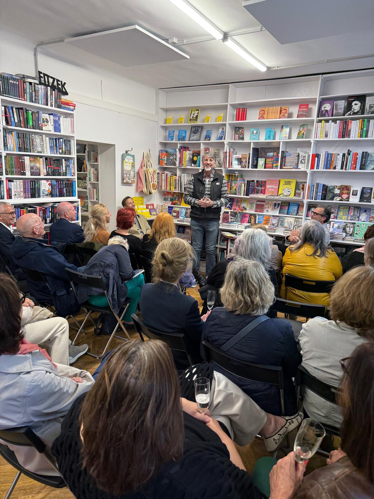 Buchpräsentation in der Döblinger Buchhandlung im Mai 2025